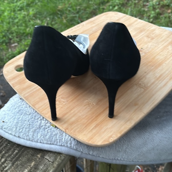 Ann Taylor black Heels w/box - Picture 3 of 6